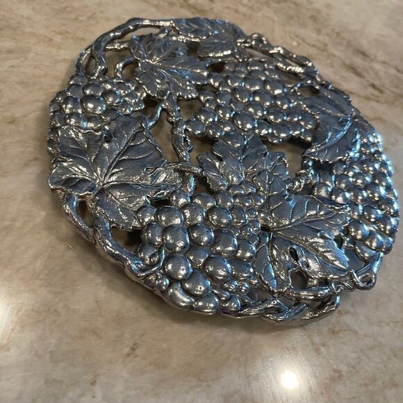 Arthur Court 1995 vintage aluminum grape designed tray - Picture 2 of 9